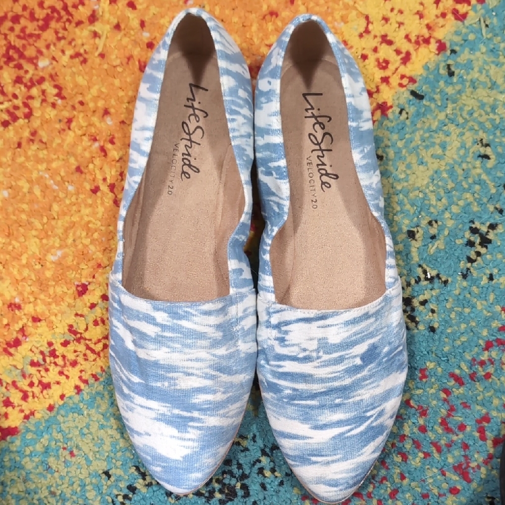 Life Stride Women's Blue Patterned Flats